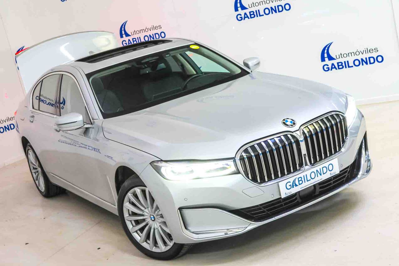BMW Serie 7 745e - Foto 26