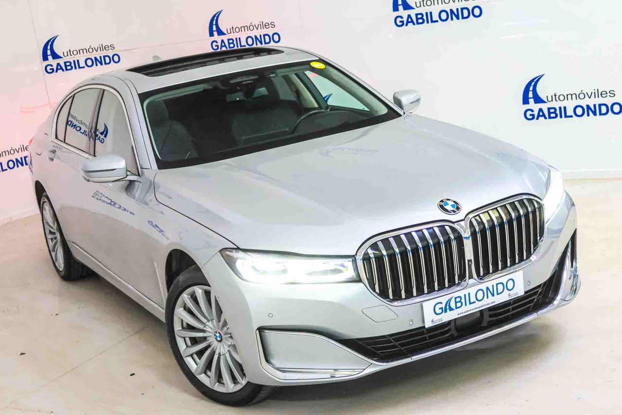 BMW Serie 7 745e - Foto 18