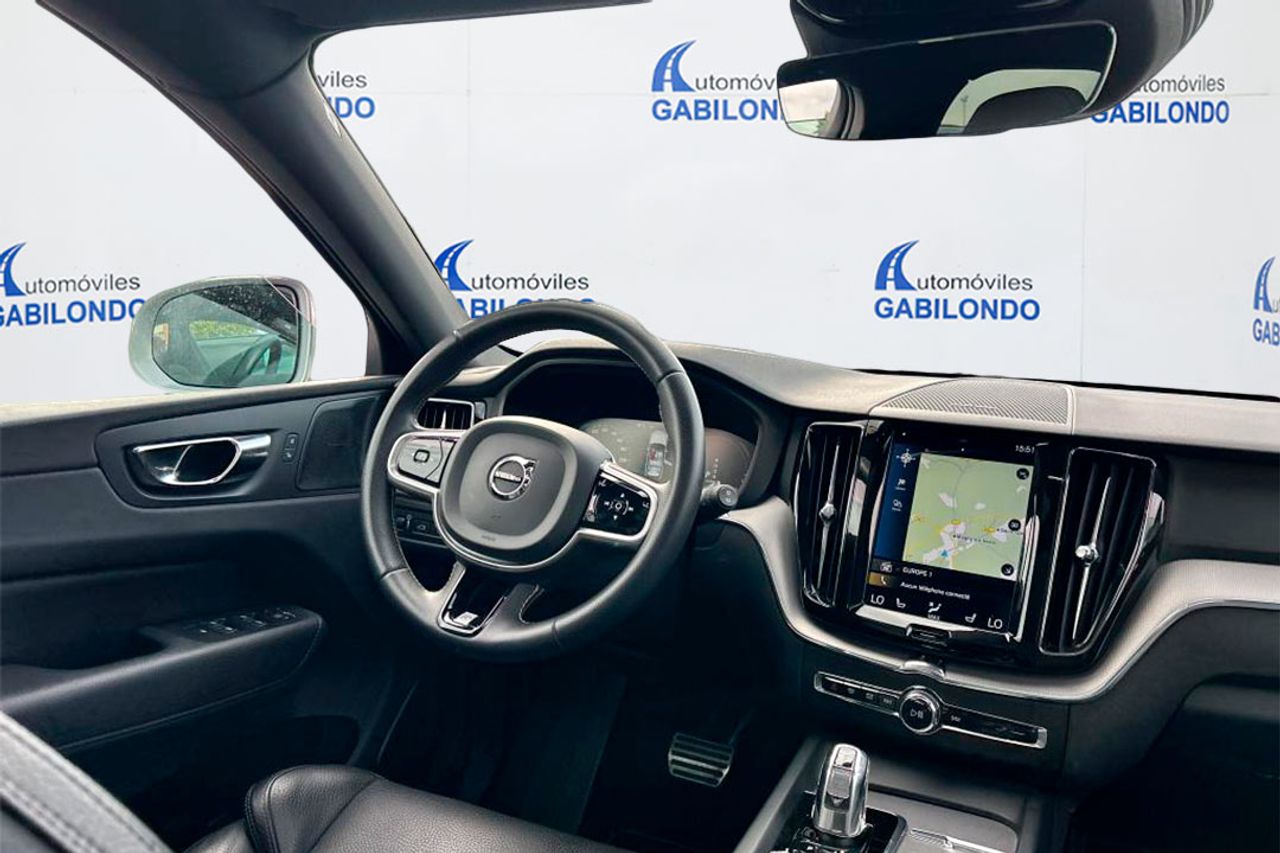 Volvo XC60 2.0 T8 AWD R-Design Auto **Techo panorámico** - Foto 3