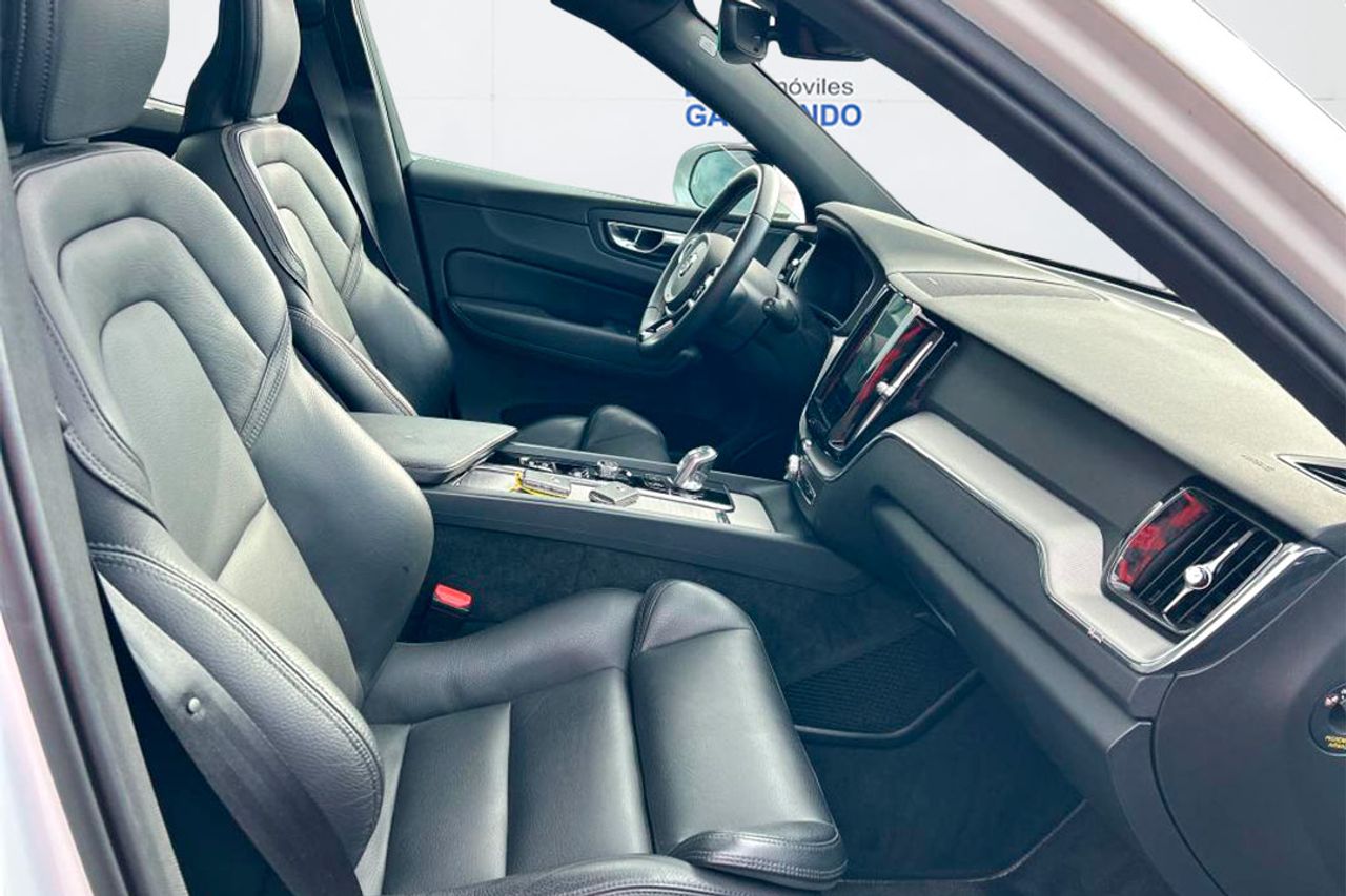 Volvo XC60 2.0 T8 AWD R-Design Auto **Techo panorámico** - Foto 5