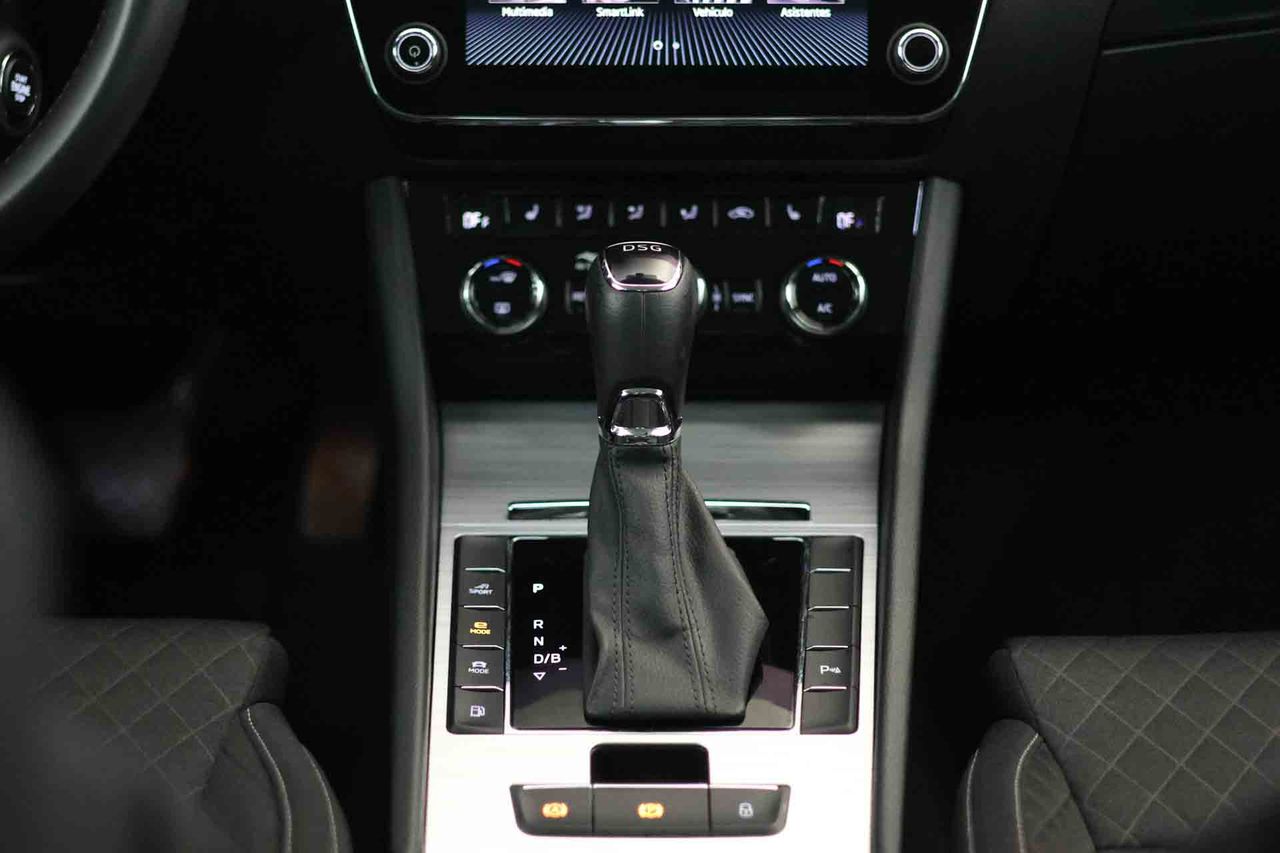 Skoda Superb L&K 1.4 TSI iV P-HEV 160kW DSG - Foto 41