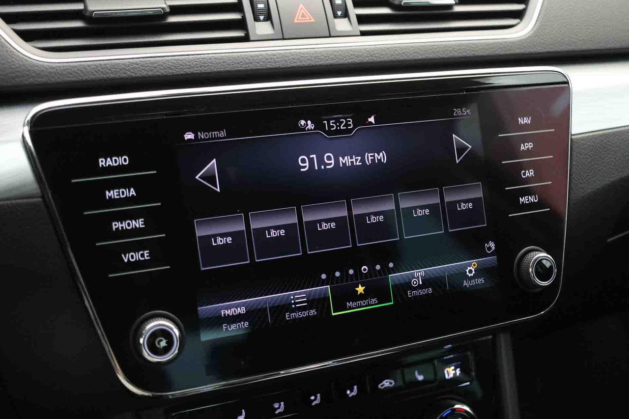 Skoda Superb L&K 1.4 TSI iV P-HEV 160kW DSG - Foto 51
