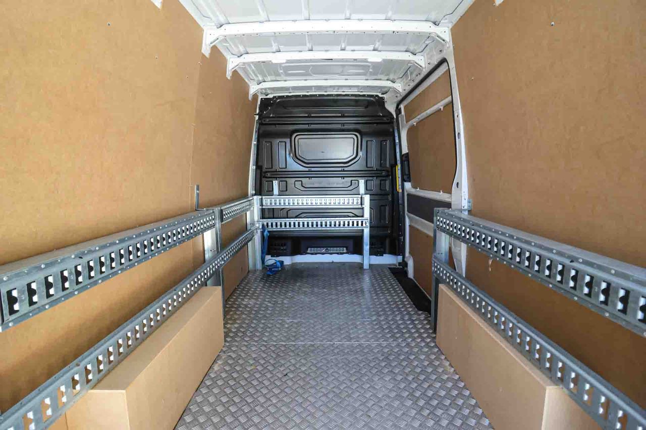 Volkswagen Crafter 2.0TDI L3H3 BMT  - Foto 21