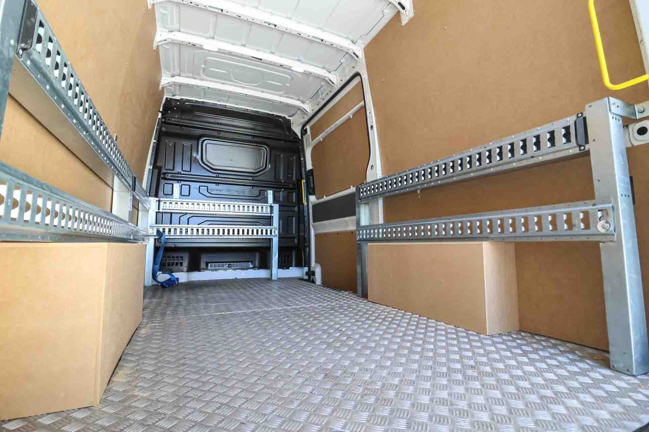 Volkswagen Crafter 2.0TDI L3H3 BMT  - Foto 22