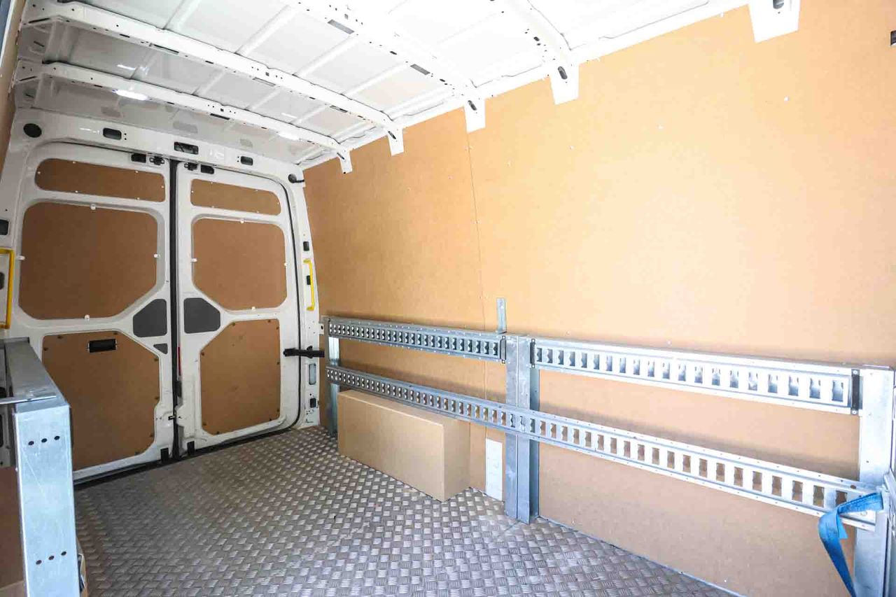 Volkswagen Crafter 2.0TDI L3H3 BMT  - Foto 17