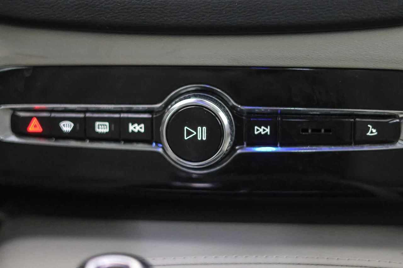 Volvo XC90 2.0 T8 AWD Inscription Auto **Techo panorámico** 7 Plazas - Foto 48