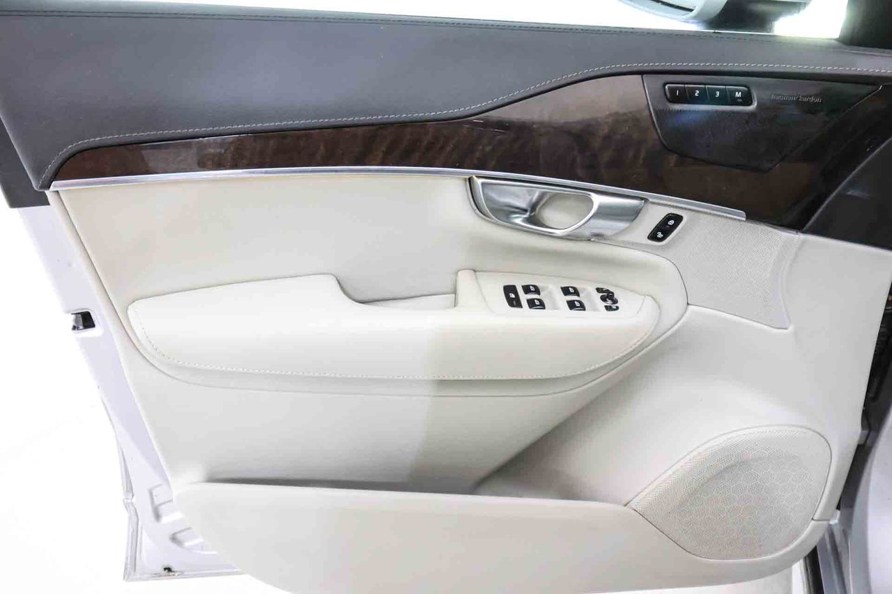 Volvo XC90 2.0 T8 AWD Inscription Auto **Techo panorámico** 7 Plazas - Foto 33