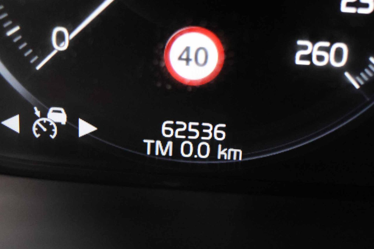 Volvo XC90 2.0 T8 AWD Inscription Auto **Techo panorámico** 7 Plazas - Foto 7