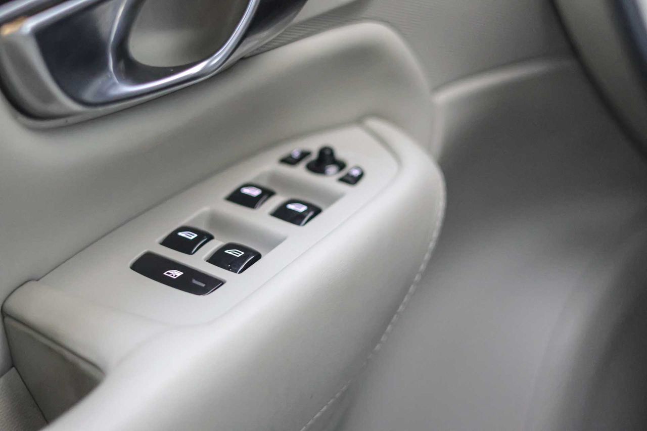 Volvo XC90 2.0 T8 AWD Inscription Auto **Techo panorámico** 7 Plazas - Foto 34