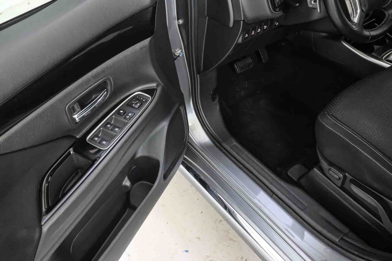 Mitsubishi Outlander 2.4 PHEV Motion Auto 4WD - Foto 30