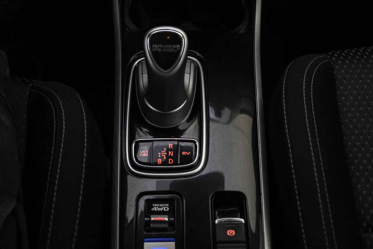 Mitsubishi Outlander 2.4 PHEV Motion Auto 4WD - Foto 43