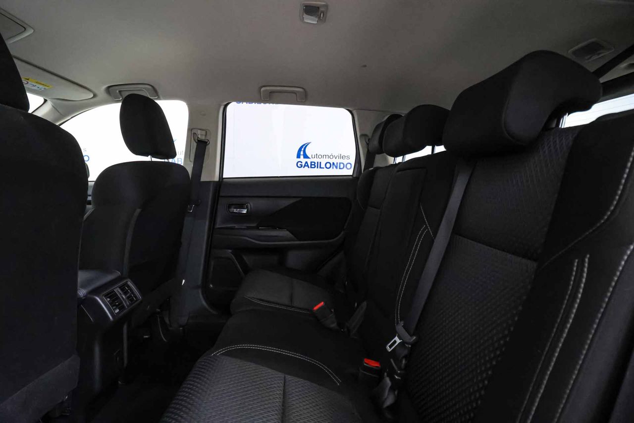Mitsubishi Outlander 2.4 PHEV Motion Auto 4WD - Foto 51