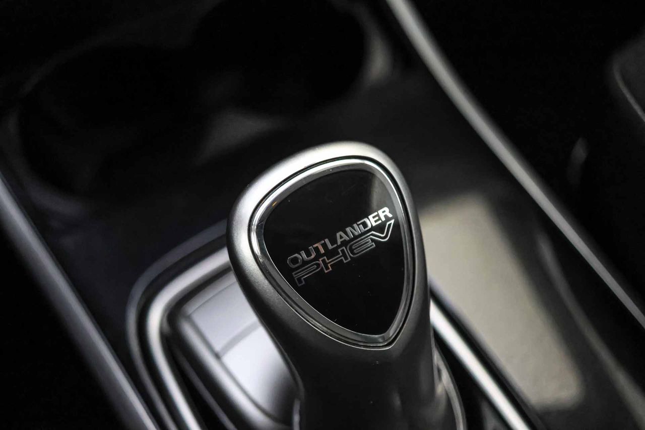 Mitsubishi Outlander 2.4 PHEV Motion Auto 4WD - Foto 45