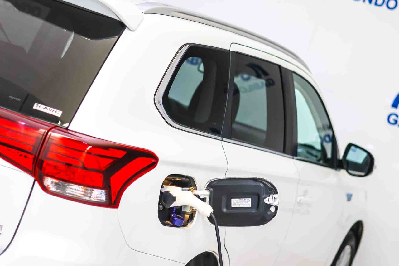 Mitsubishi Outlander 2.4 PHEV Motion Auto 4WD - Foto 10