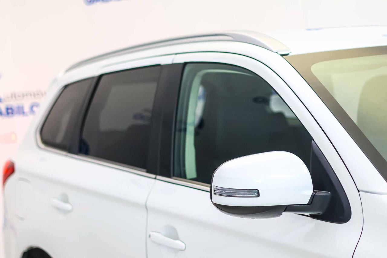 Mitsubishi Outlander 2.4 PHEV Motion Auto 4WD - Foto 19