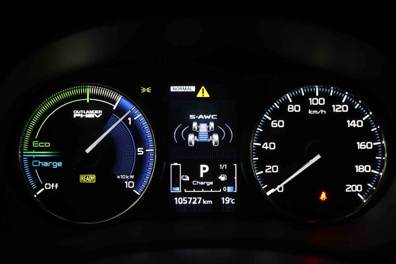 Mitsubishi Outlander 2.4 PHEV Motion Auto 4WD - Foto 57