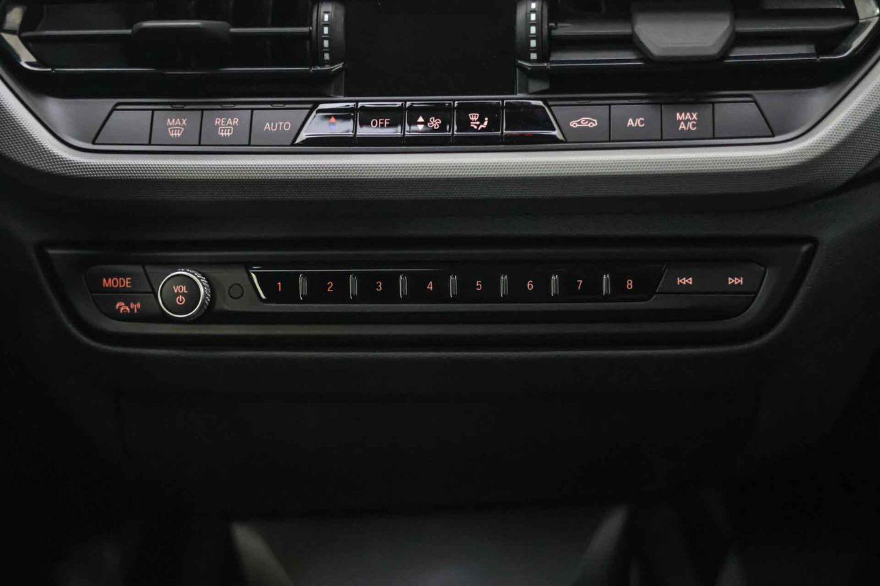 BMW Serie 1 118i **Versión 116i Auto** - Foto 40