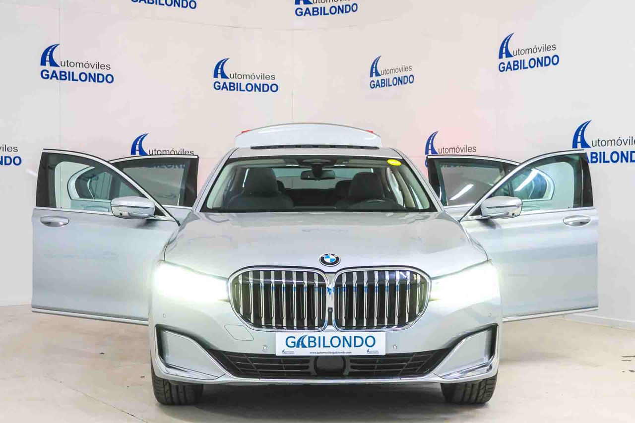 BMW Serie 7 745e - Foto 30