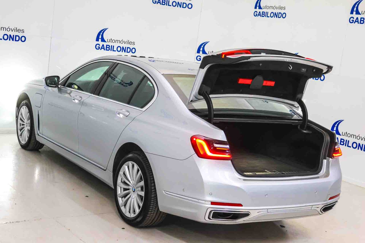 BMW Serie 7 745e - Foto 27