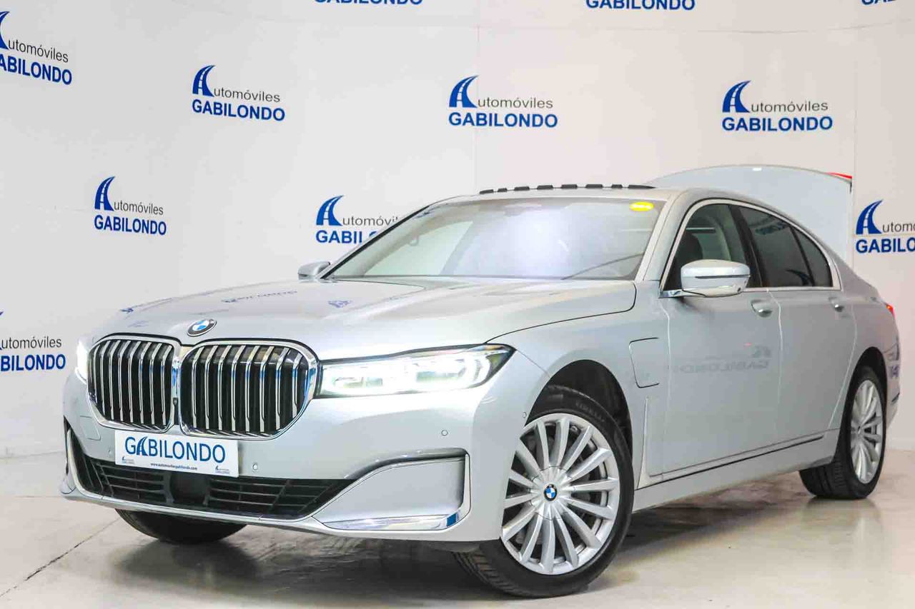BMW Serie 7 745e - Foto 22