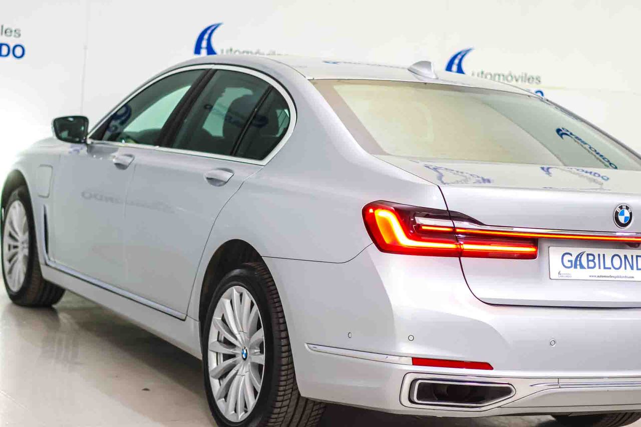 BMW Serie 7 745e - Foto 33