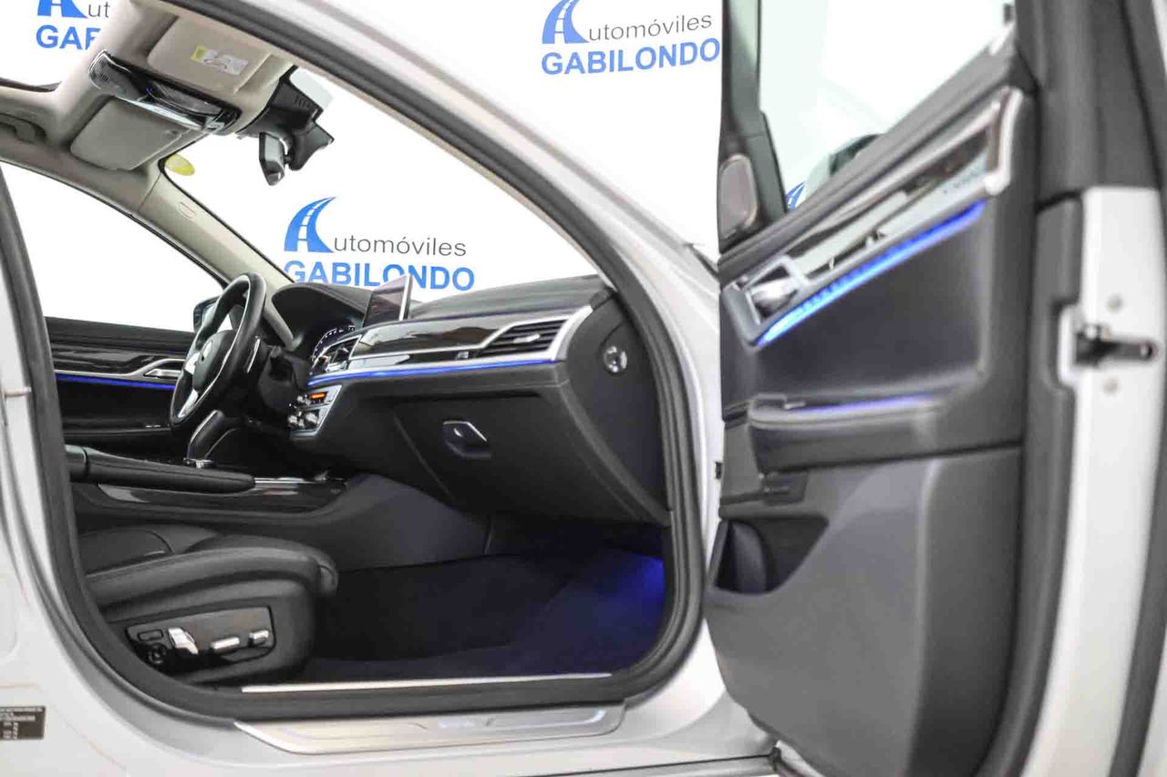 BMW Serie 7 745e - Foto 73