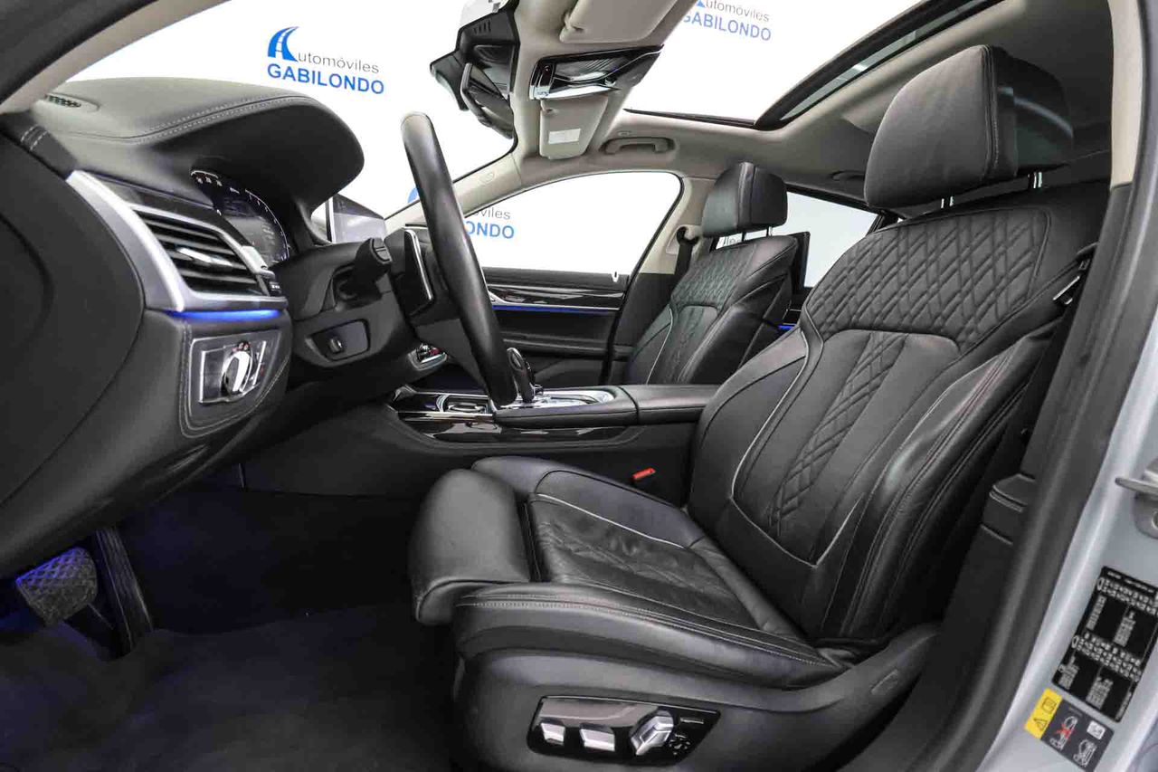 BMW Serie 7 745e - Foto 35