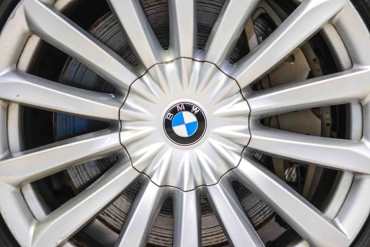 BMW Serie 7 745e - Foto 29