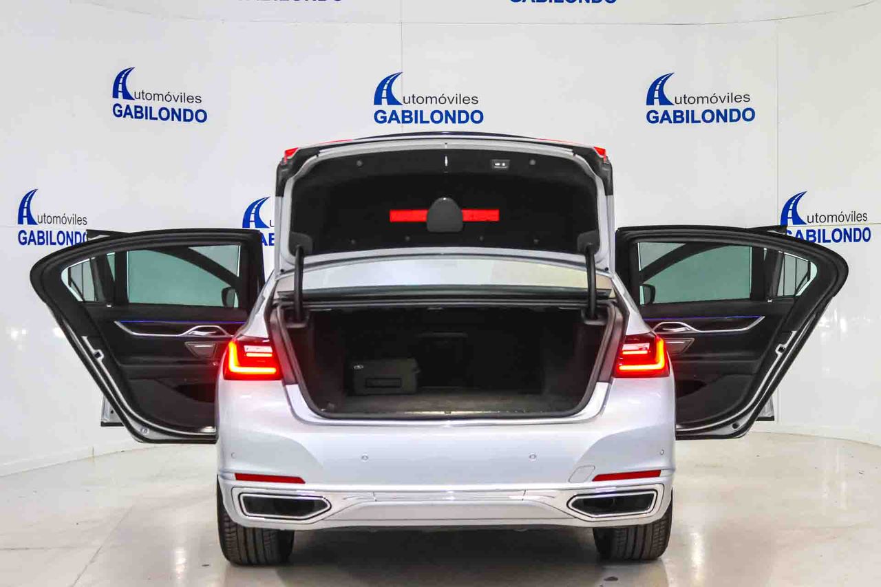 BMW Serie 7 745e - Foto 31