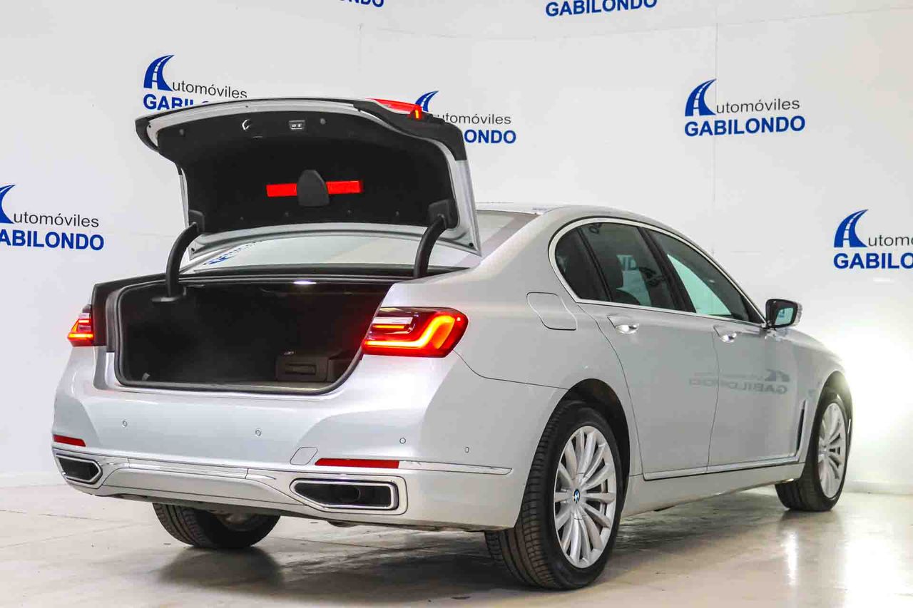 BMW Serie 7 745e - Foto 23
