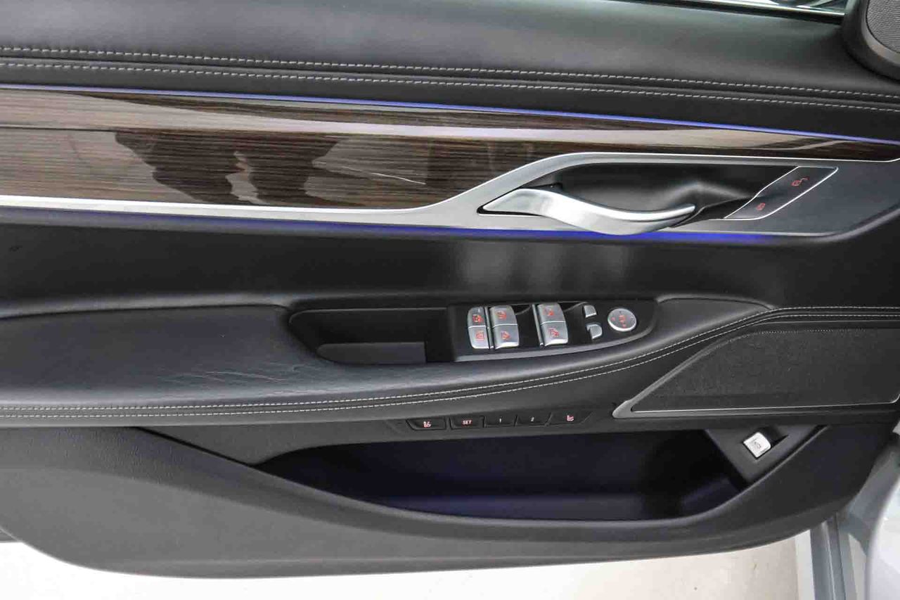 BMW Serie 7 745e - Foto 37