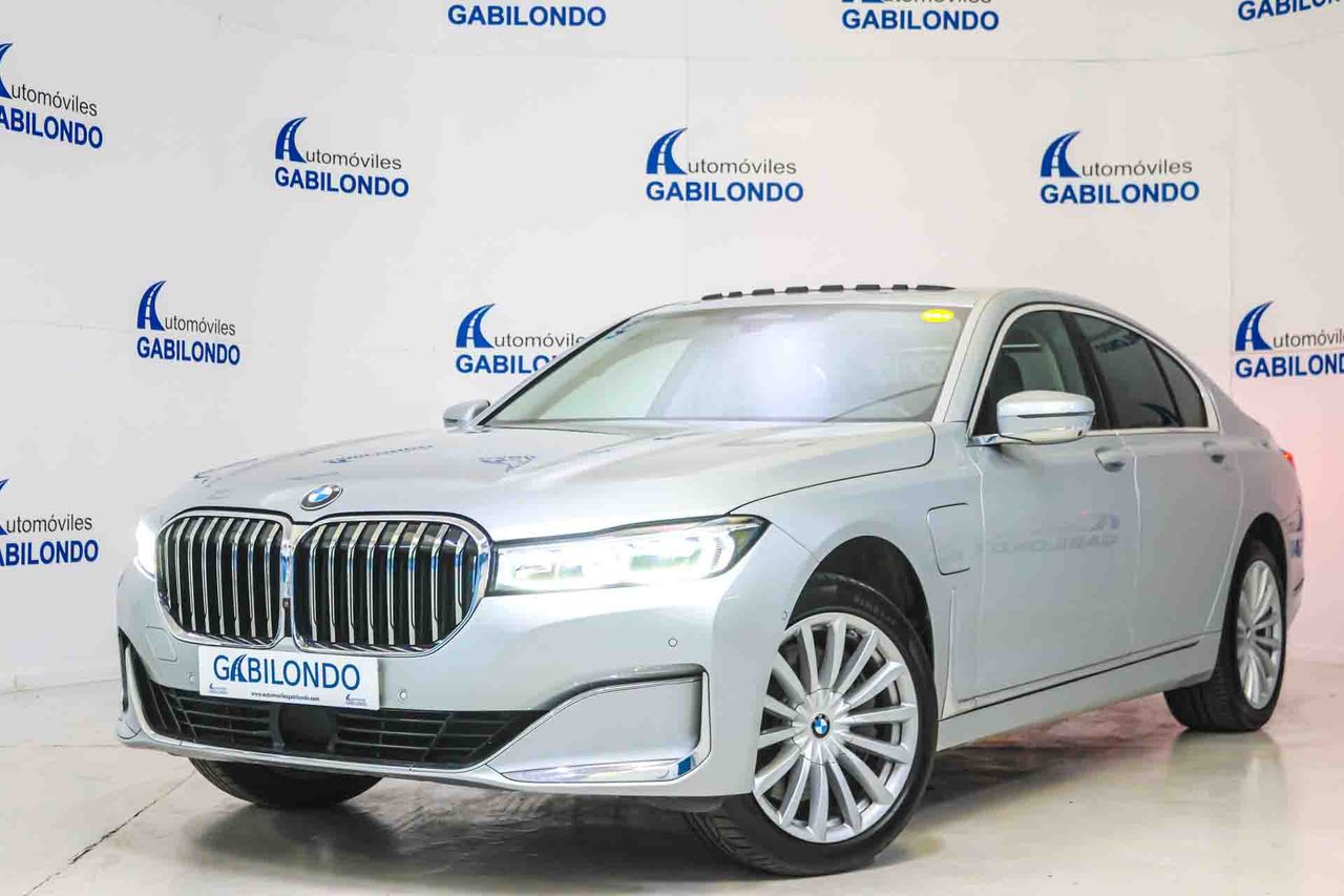 BMW Serie 7 745e - Foto 13