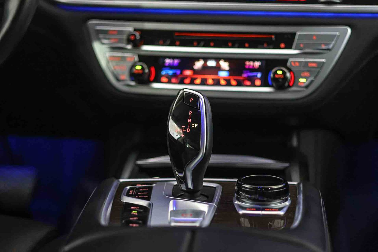 BMW Serie 7 745e - Foto 51