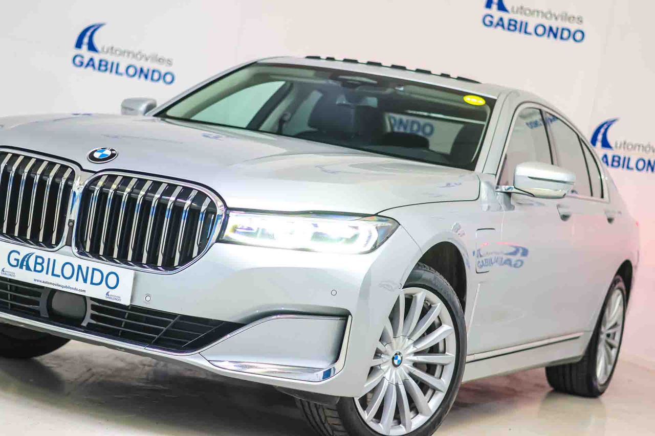 BMW Serie 7 745e - Foto 32