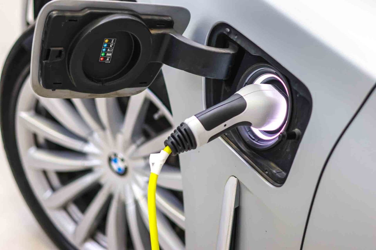 BMW Serie 7 745e - Foto 12