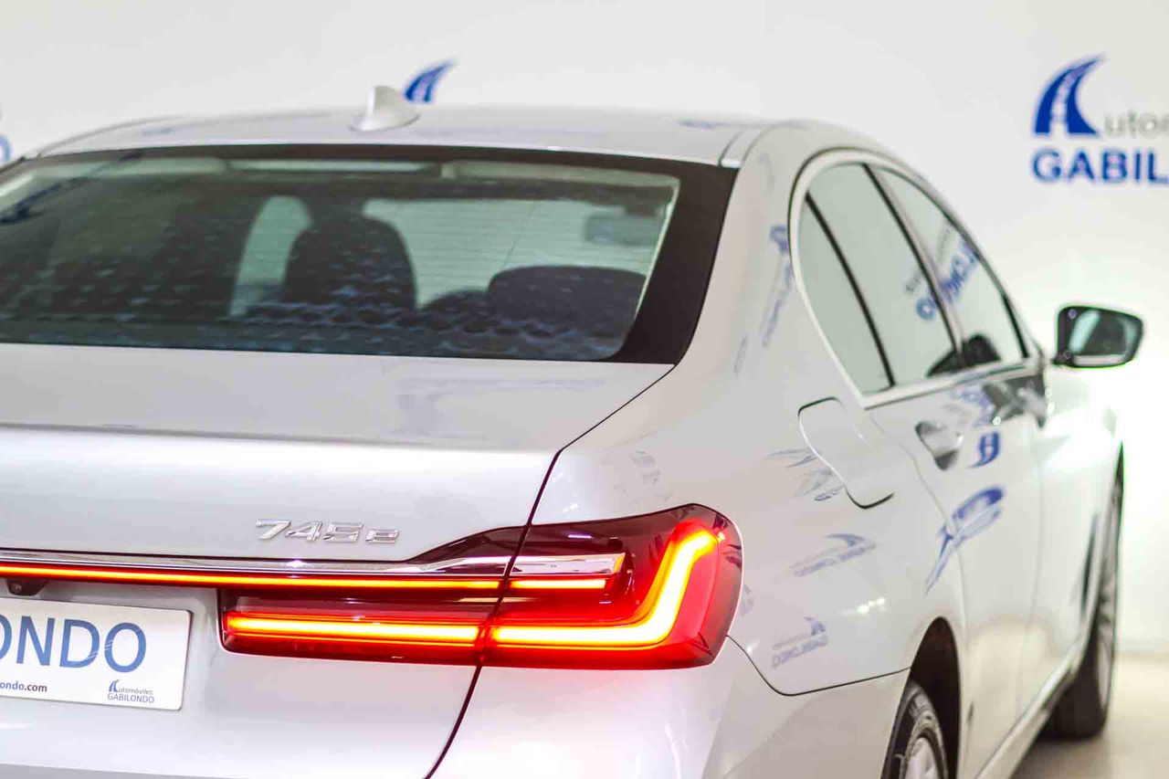 BMW Serie 7 745e - Foto 28