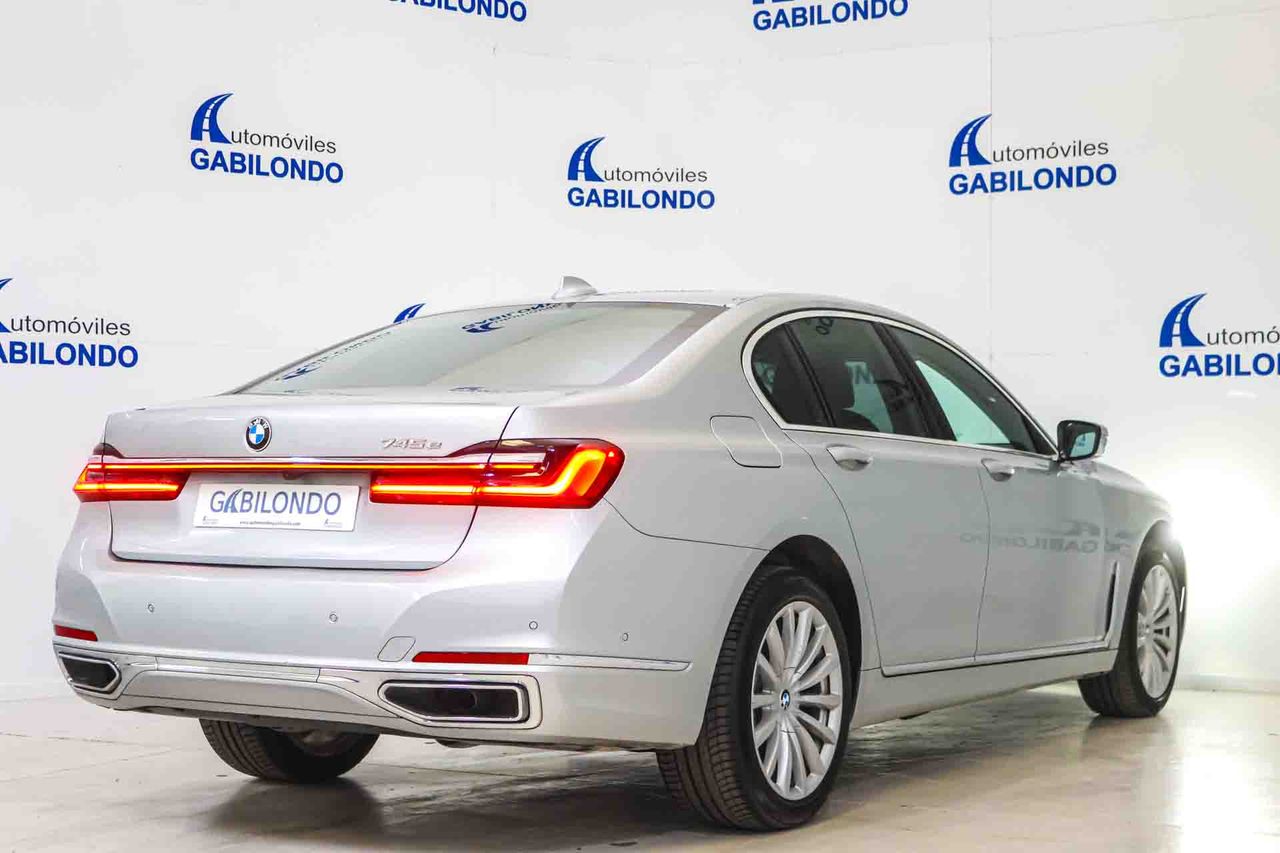 BMW Serie 7 745e - Foto 14