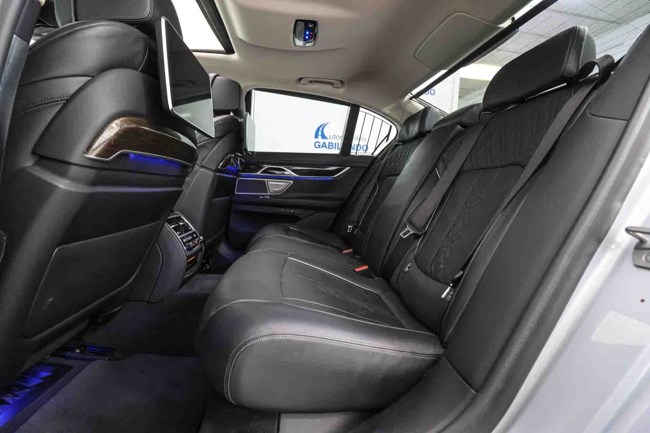 BMW Serie 7 745e - Foto 64