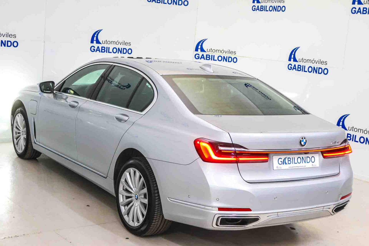 BMW Serie 7 745e - Foto 19