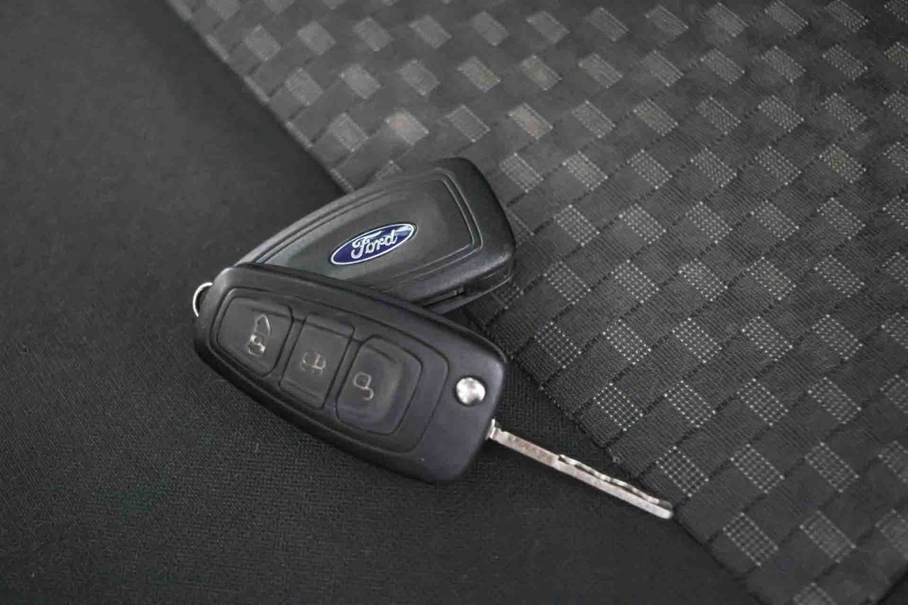 Ford Transit 2.0TDCI Chasis Cabina L2 *Caja abierta* *Basculante* *Sólo 39000kms** - Foto 42