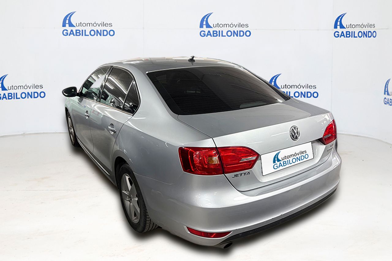 Volkswagen Jetta 1.6 TDI 105cv Advance Bluemotion Tech - Foto 3