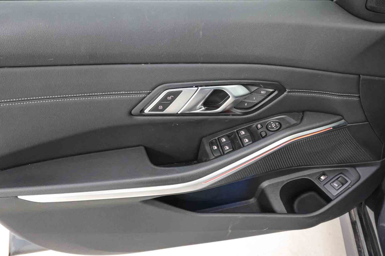 BMW Serie 3 320e Touring **Luxury Line** - Foto 33