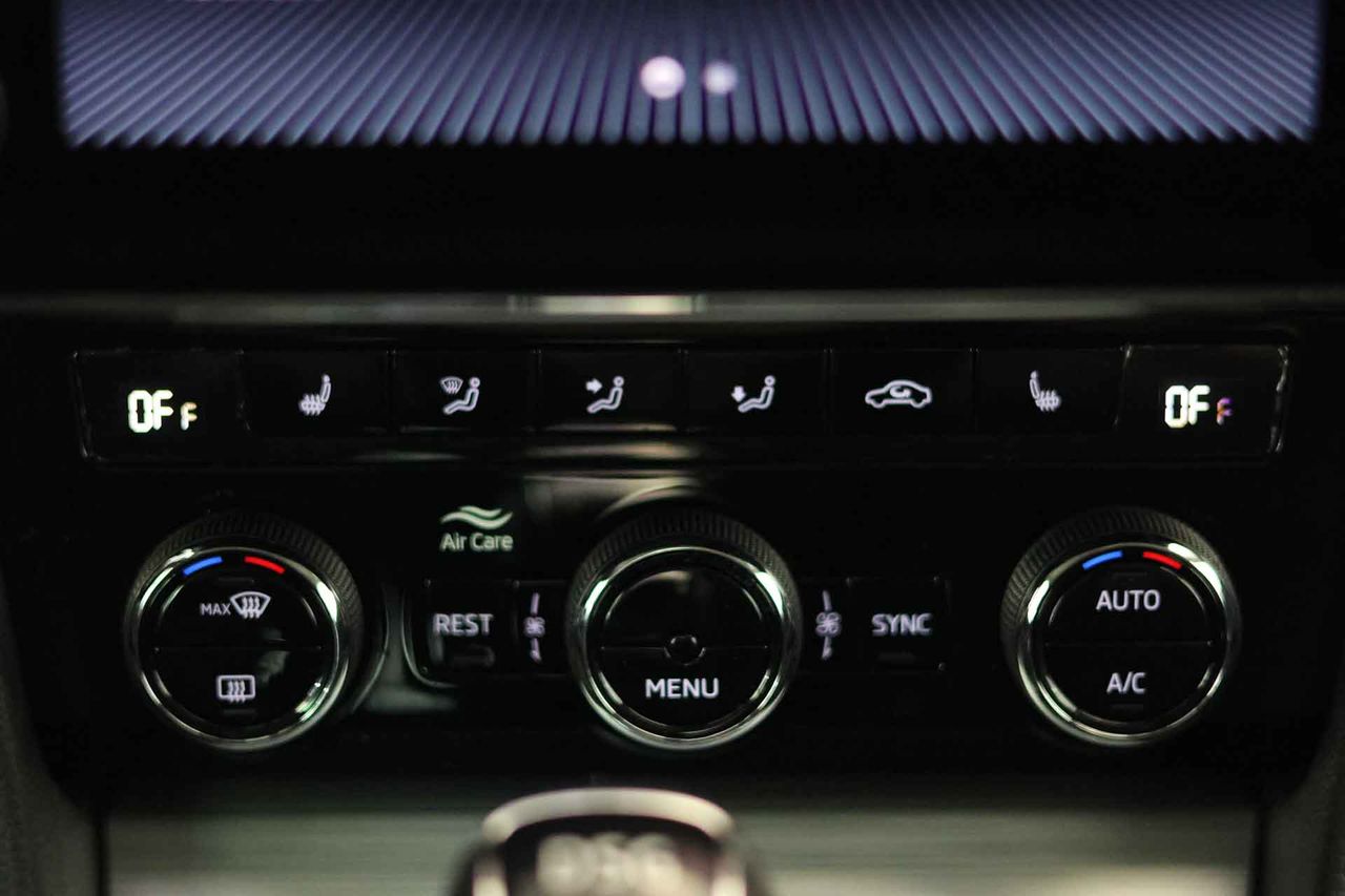 Skoda Superb L&K 1.4 TSI iV P-HEV 160kW DSG - Foto 43