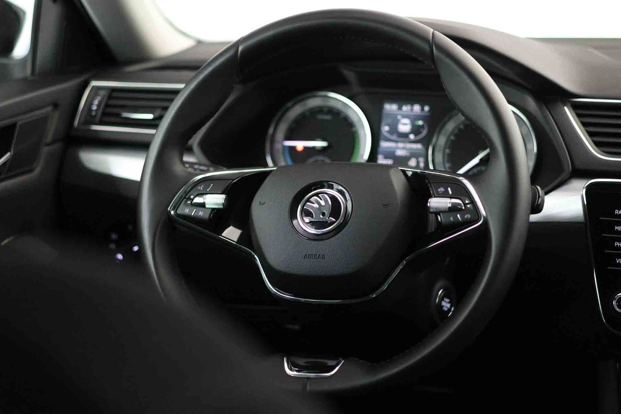 Skoda Superb L&K 1.4 TSI iV P-HEV 160kW DSG - Foto 32