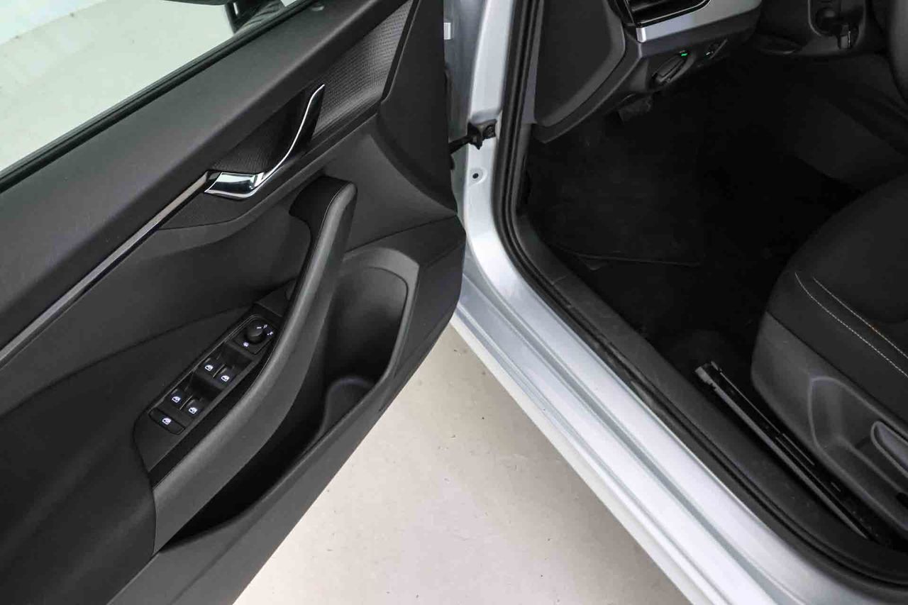 Skoda Kamiq 1.0 TSI 81kW (110CV) DSG AMBITION - Foto 26