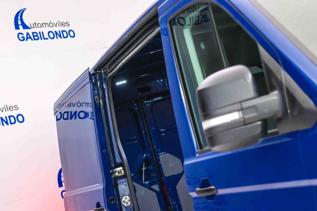 Volkswagen Crafter 30 Furgón BM 2.0 TDI L3H2  - Foto 17