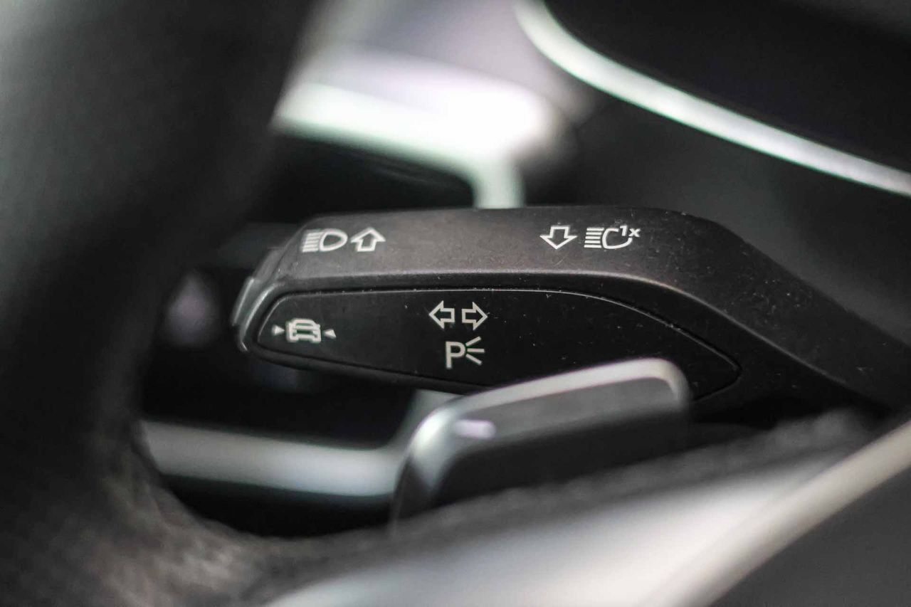 Audi A6 Avant 55 TFSIe quattro Competition - Foto 40