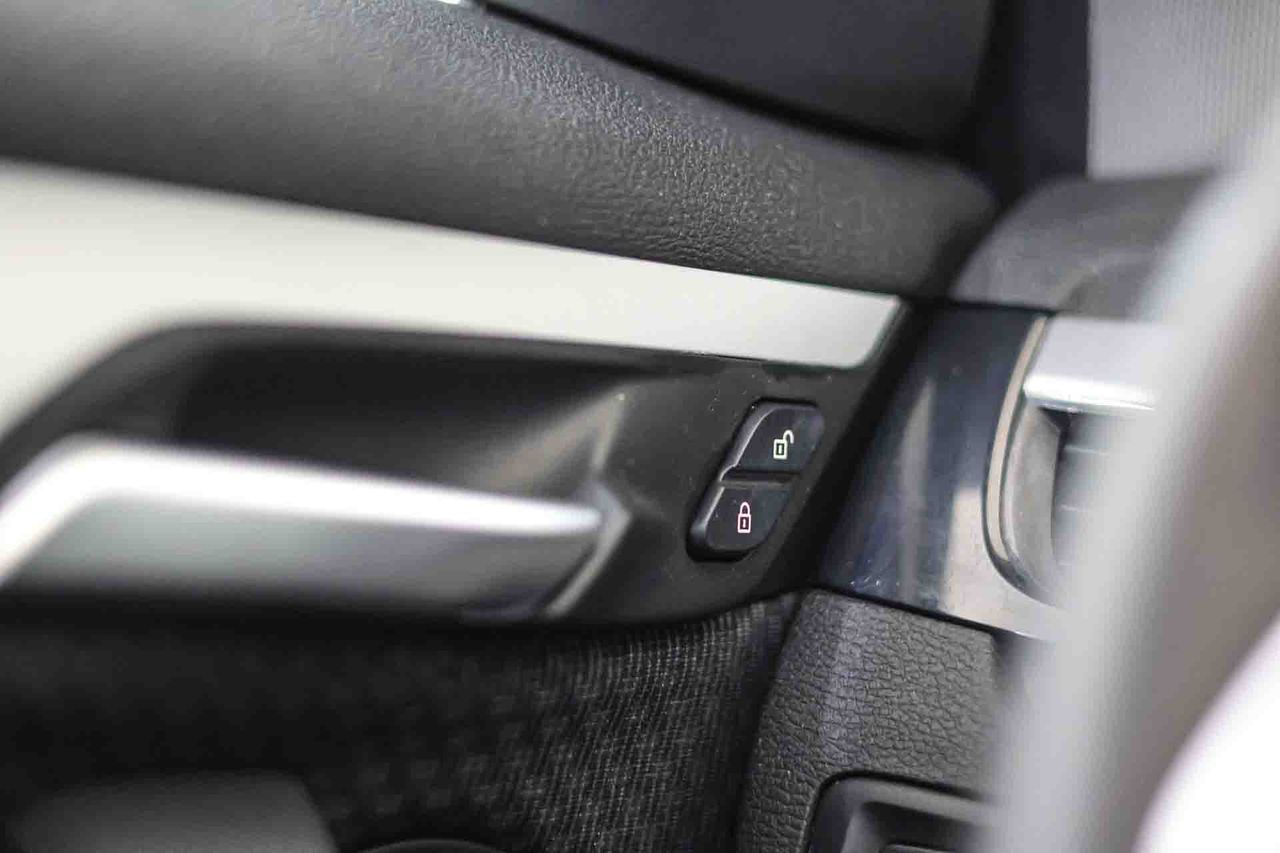 BMW X1 xDrive25e **Techo panorámico** - Foto 41