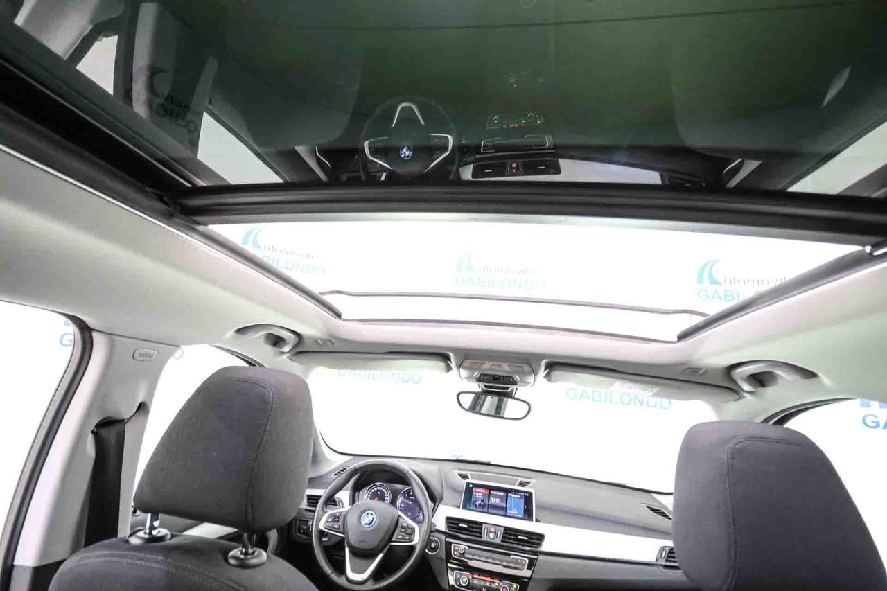 BMW X1 xDrive25e **Techo panorámico** - Foto 35