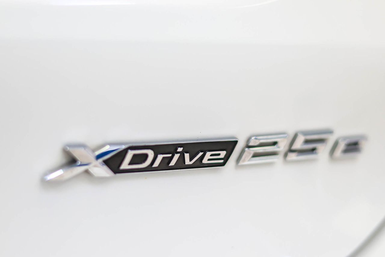 BMW X1 xDrive25e **Techo panorámico** - Foto 25